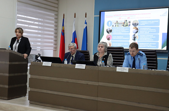 Депутаты обсудили вопрос безопасности в городских школах